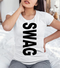 Женская футболка с  надписью BIG SWAG